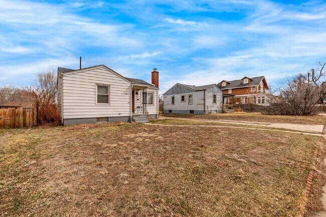 Photo - "Charming 3-Bed, 2-Bath Haven in Englewood – 1,499 Sq Ft of Comfort!"