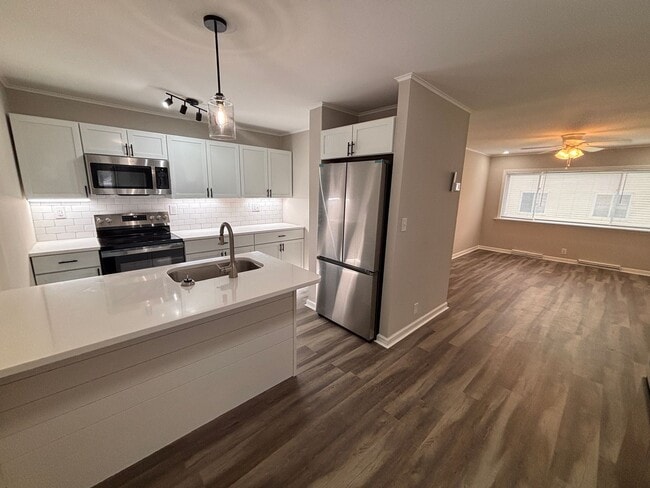 Photo - 652 Summit St Apartment Unit A