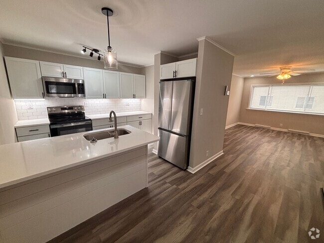 Building Photo - 652 Summit St Unit A Rental