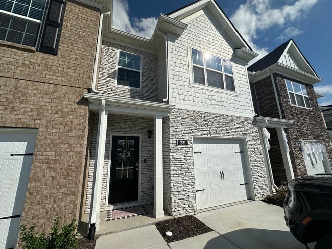 Building Photo - FOR LEASE- NEW TOWNHOME IN LEBANON!