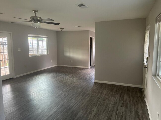 Photo - 18767 Forest Ln Cir