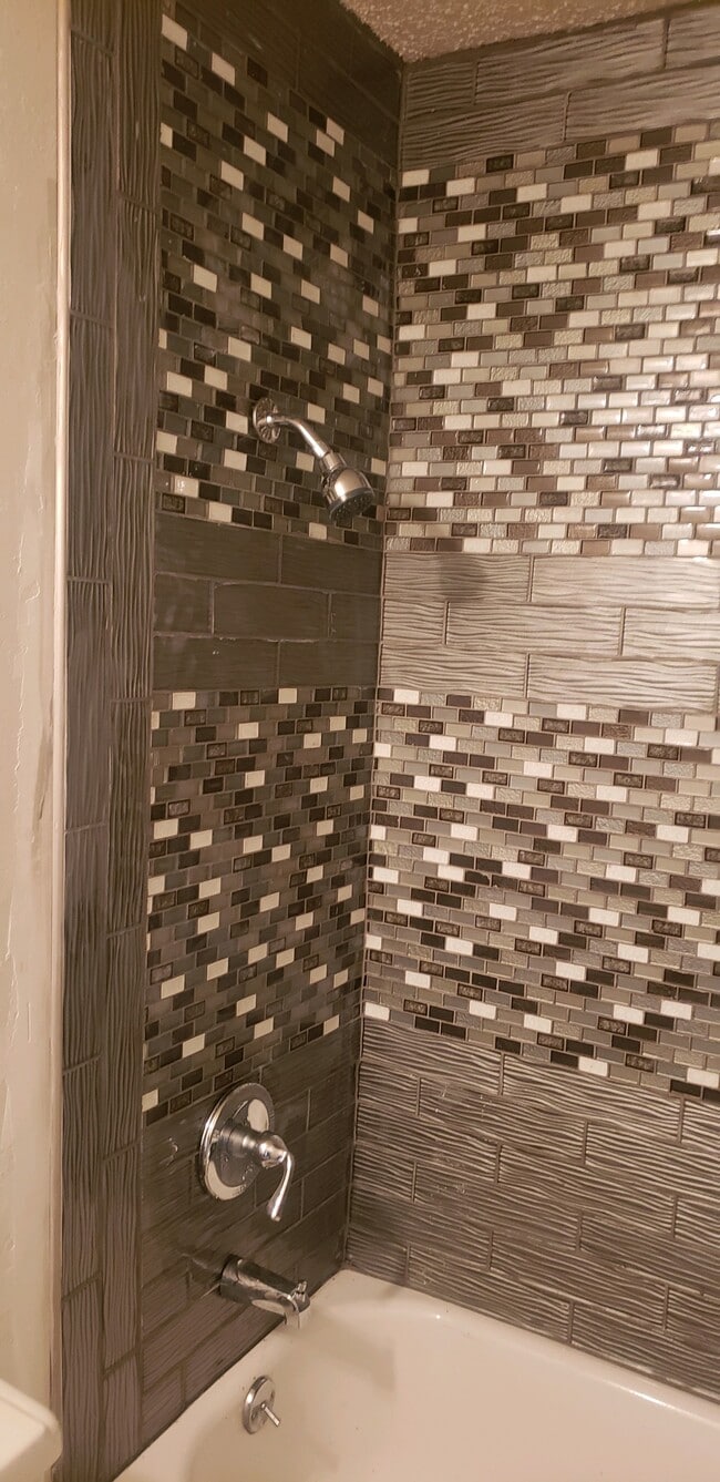 Building Photo - 3717 Brentwood Dr