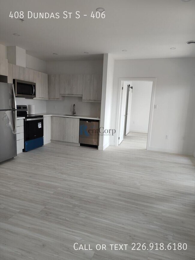 Photo - 408 Dundas St S