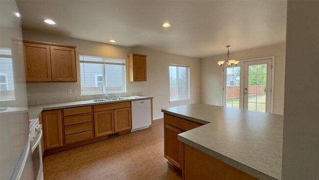 Photo - 3 Bedroom, 2.5 Bathroom house!!