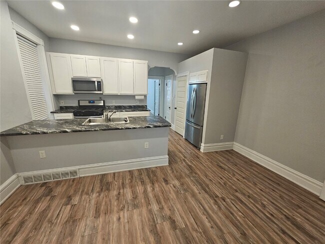 Photo - 1830 Russell Blvd