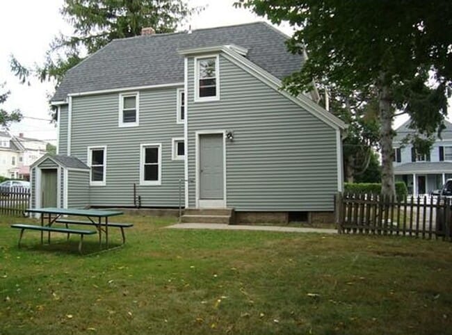 Building Photo - 8 Main St Unit 2