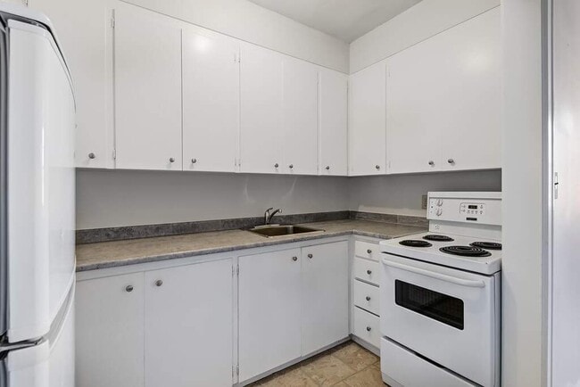 Photo - Chateau Apartments