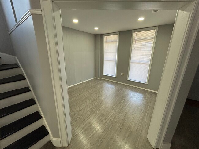 Photo - 516 Woodbourne Ave