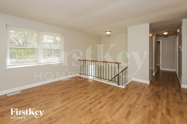 Photo - 1494 Meadowbright Ln