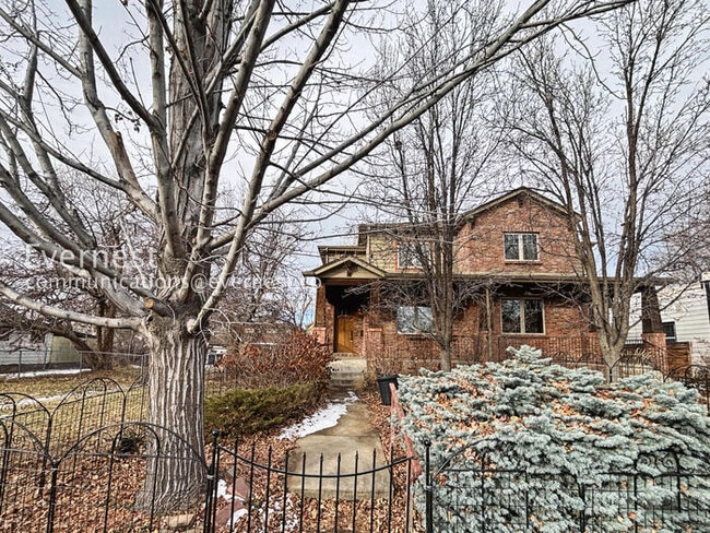 Building Photo - 2455 S Williams St