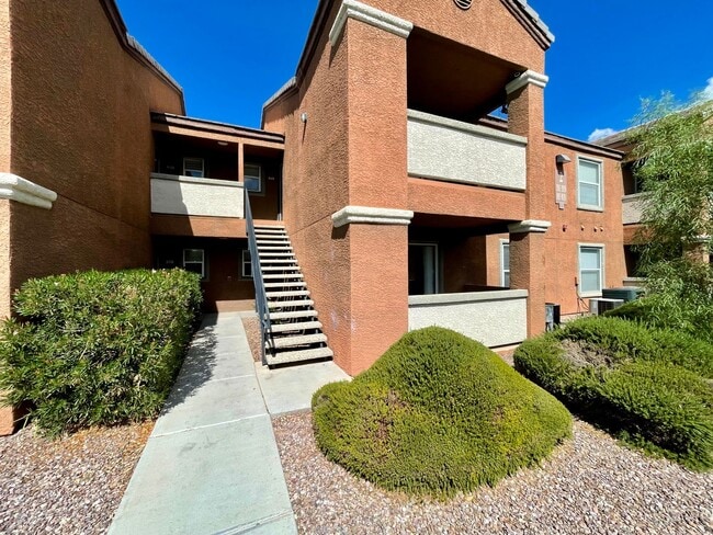 Building Photo - Upgraded Condo Available! Gated Community 1 Bedroom!