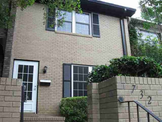 Huge townhome downtown! - Huge townhome downtown!