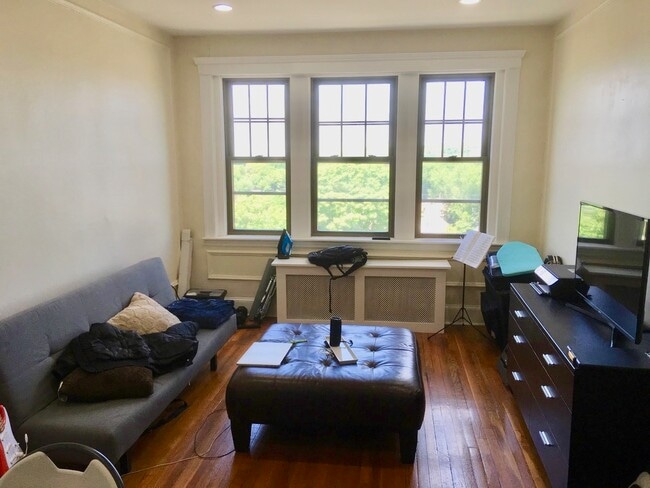 Building Photo - 2003 Commonwealth Avenue Rental