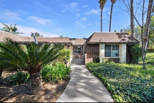 Building Photo - 2764 Tropicana Dr