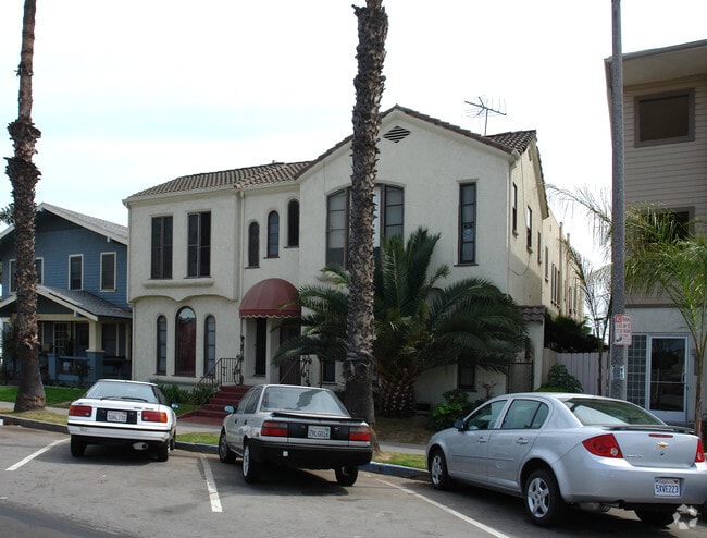 Building Photo - 230 E 12th St