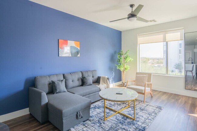 Photo - 688 W 1st St Unidad ID1263088P