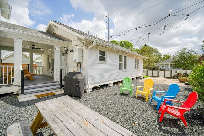 Photo - 811 W 13th St