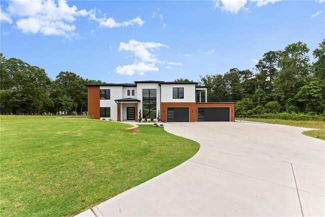 Photo - 151 S Pointe Dr