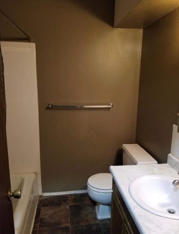 518 E 1st St Apartment Unit D Tonganoxie, KS