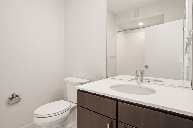 Photo - 709 W Adams St