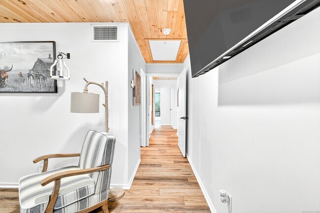 Photo - 401 Heritage Vlg Unidad B