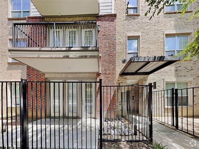 Building Photo - 1020 Texas St Rental
