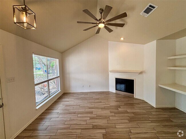 Building Photo - 808 Lone Star Dr Rental