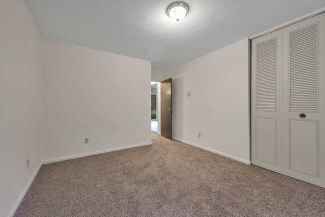 Photo - Village Green Apartments (KG1 - Village Gr...