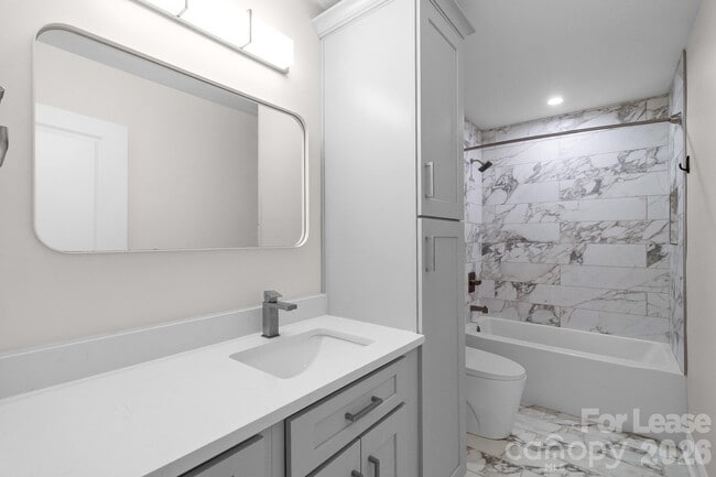 Photo - 812 E 18th St