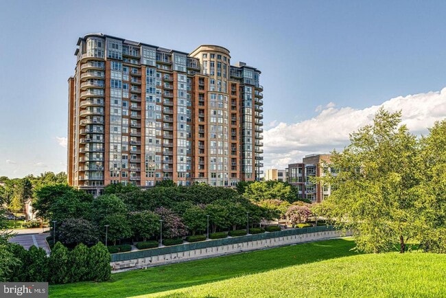 Building Photo - 8220 Crestwood Heights Dr Unit 213 Rental