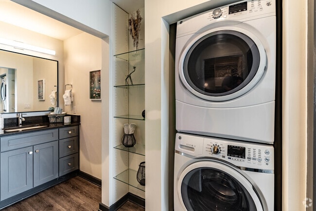 1BR, 1BA - 625SF - Laundry