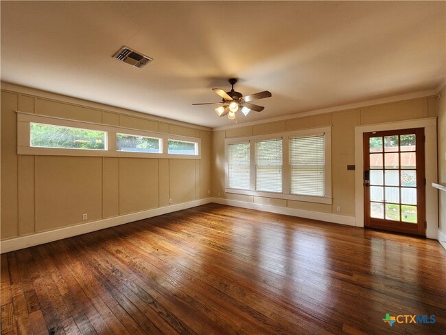 Photo - 709 W Coll St