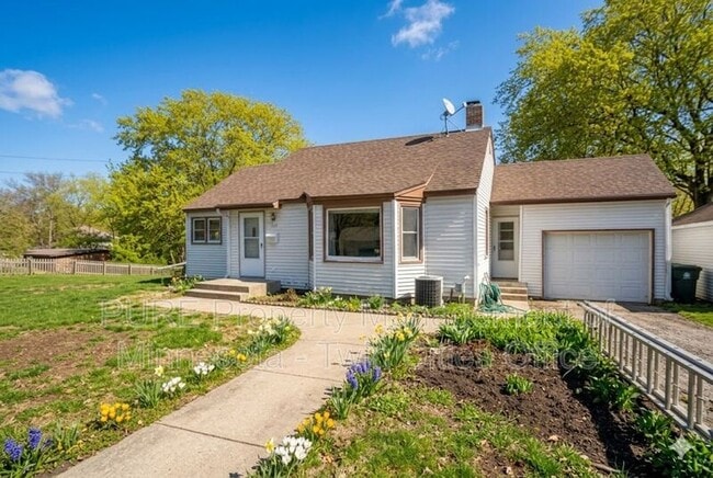 Building Photo - 1315 5th Ave S