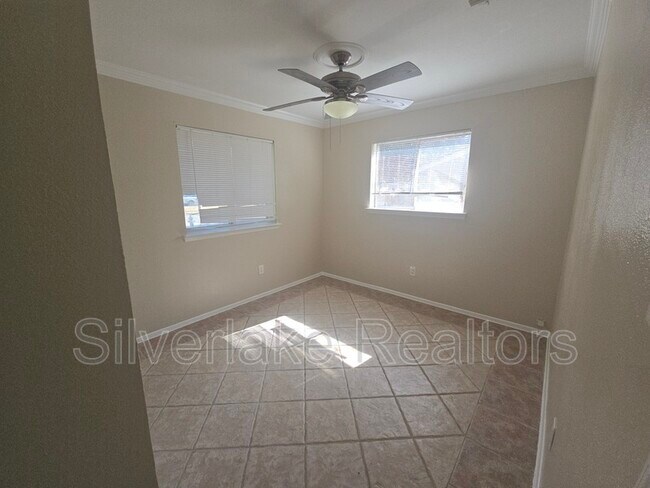 Photo - 2429 Salmon St