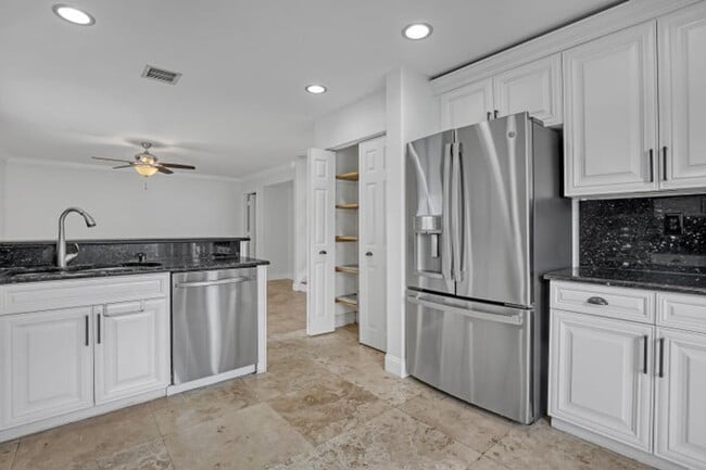 Photo - 5877 Las Colinas Cir