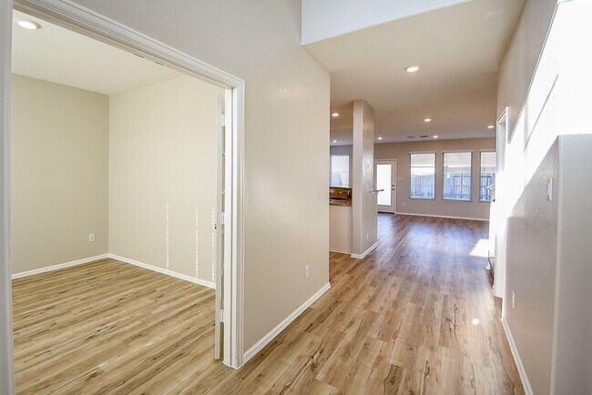 Photo - 3716 Vail Spgs Dr