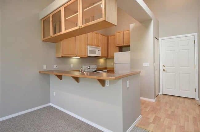 Photo - Top Floor 2bed/1.25bath Condo w/Secure Parking Unidad 501