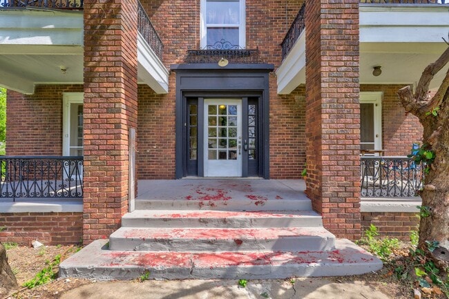 Photo - 1 Bed 1 Bath apartment in Okc close to Plaza District!