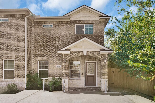 Photo - 4732 Carmen St