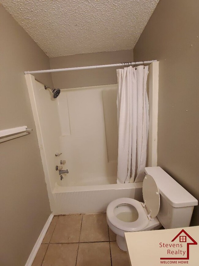 Photo - 2111 NW Lindy Ave