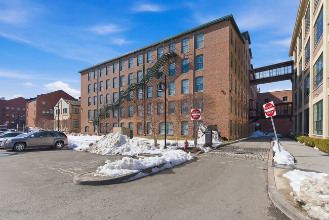 Photo - 160 Lafayette St Unidad 401