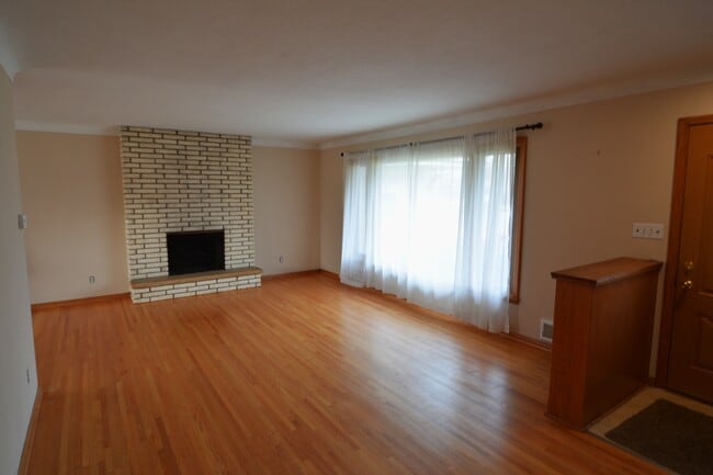 Photo - 1426 Glenhill Road