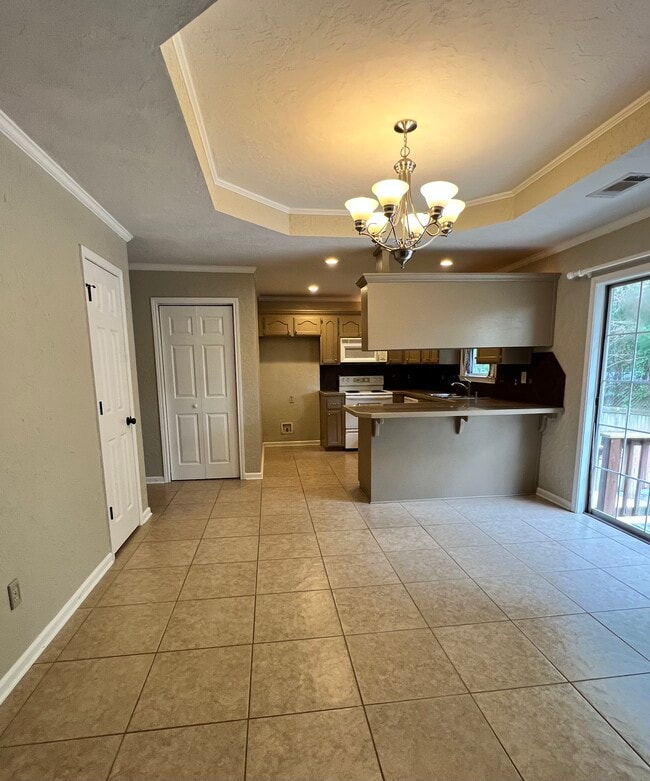 Photo - 1052 Highland Blvd