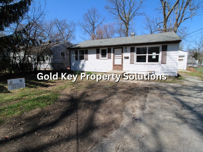 Building Photo - Eastside 3 BR 1 BA House with Garage and Central Air (SECTION 8 APPROVED)