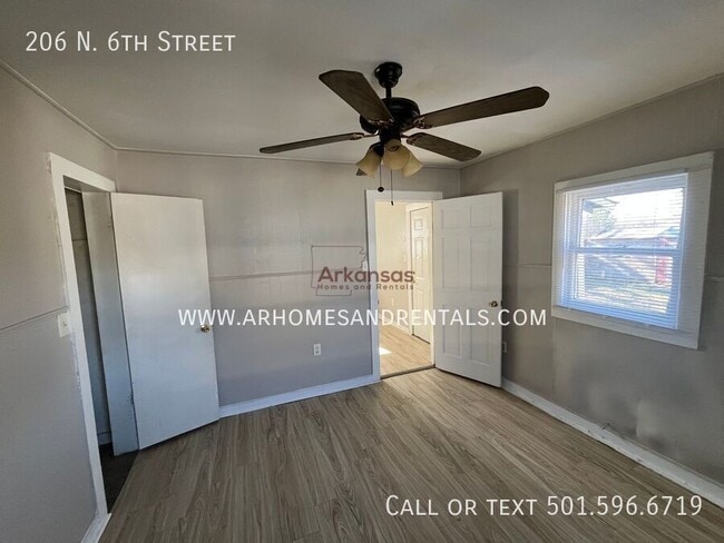 Photo - 206 N 6th St