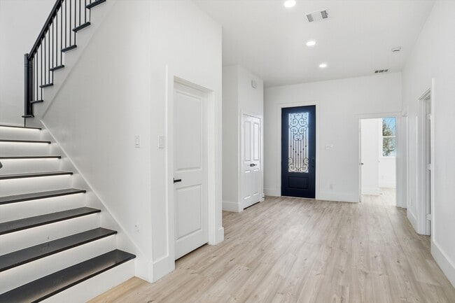 Photo - 128 N Cedar St