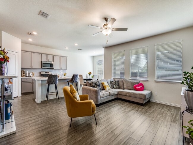 Photo - 302 Pepperbark Ave