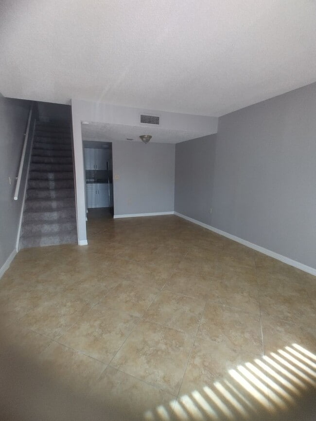 4149 S Semoran Blvd Unidad 17