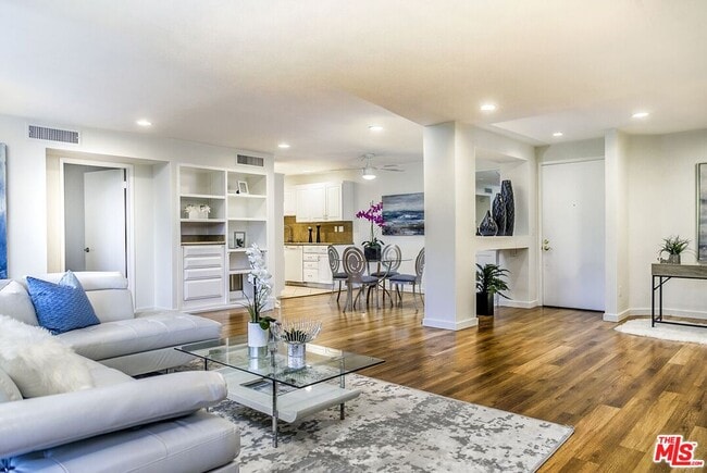 Photo - 723 Palisades Beach Rd Unit 217