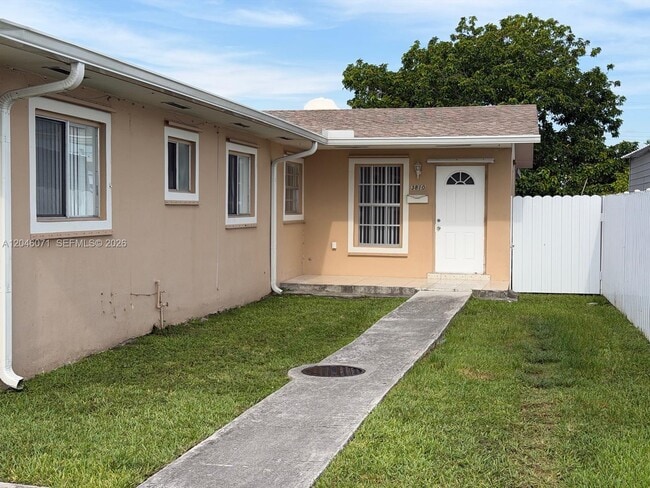 Building Photo - 3810 SW 89th Ave